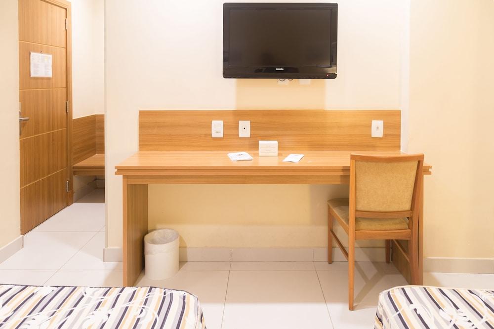 Hotel Atlântico Business Centro Río de Janeiro Exterior foto A desk in a hotel room
