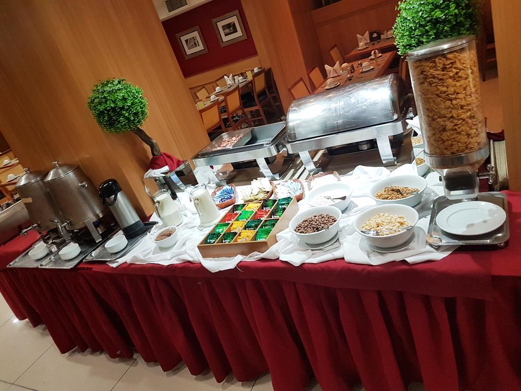 Hotel Atlântico Business Centro Río de Janeiro Exterior foto Breakfast buffet in a hotel